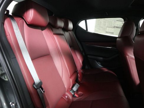 New 2026 MAZDA MAZDA3 Hatchback w/Premium Plus Pkg image 18