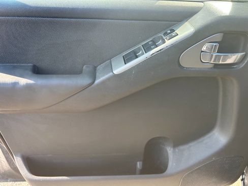 Used 2012 Nissan Pathfinder S image 12