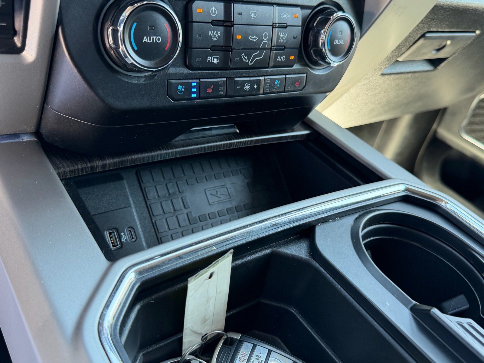 Used 2020 Ford F250 Lariat w/ Lariat Ultimate Package AWD/4WD image 29