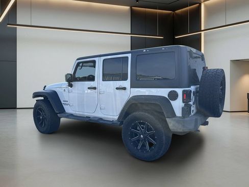 Used 2012 Jeep Wrangler Unlimited Sport AWD/4WD image 3