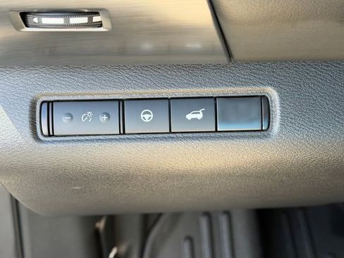 Certified 2025 Nissan Pathfinder SL FWD image 12