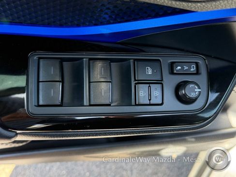 Used 2020 Toyota C-HR XLE FWD image 16