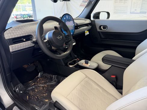 Certified 2025 MINI Cooper 2-Door Hardtop FWD image 9