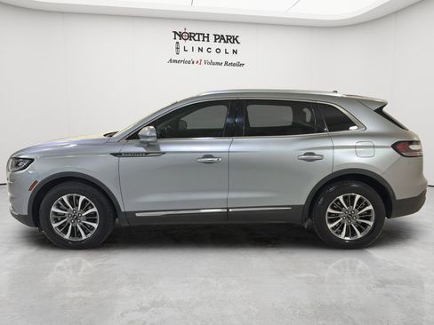 Used 2023 Lincoln Nautilus AWD w/ Premium Package image 3