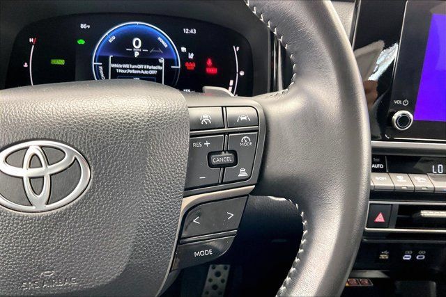 Used 2025 Toyota Camry SE FWD image 22