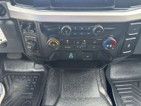 Used 2024 Ford F250 XL w/ XL Chrome Package image 28