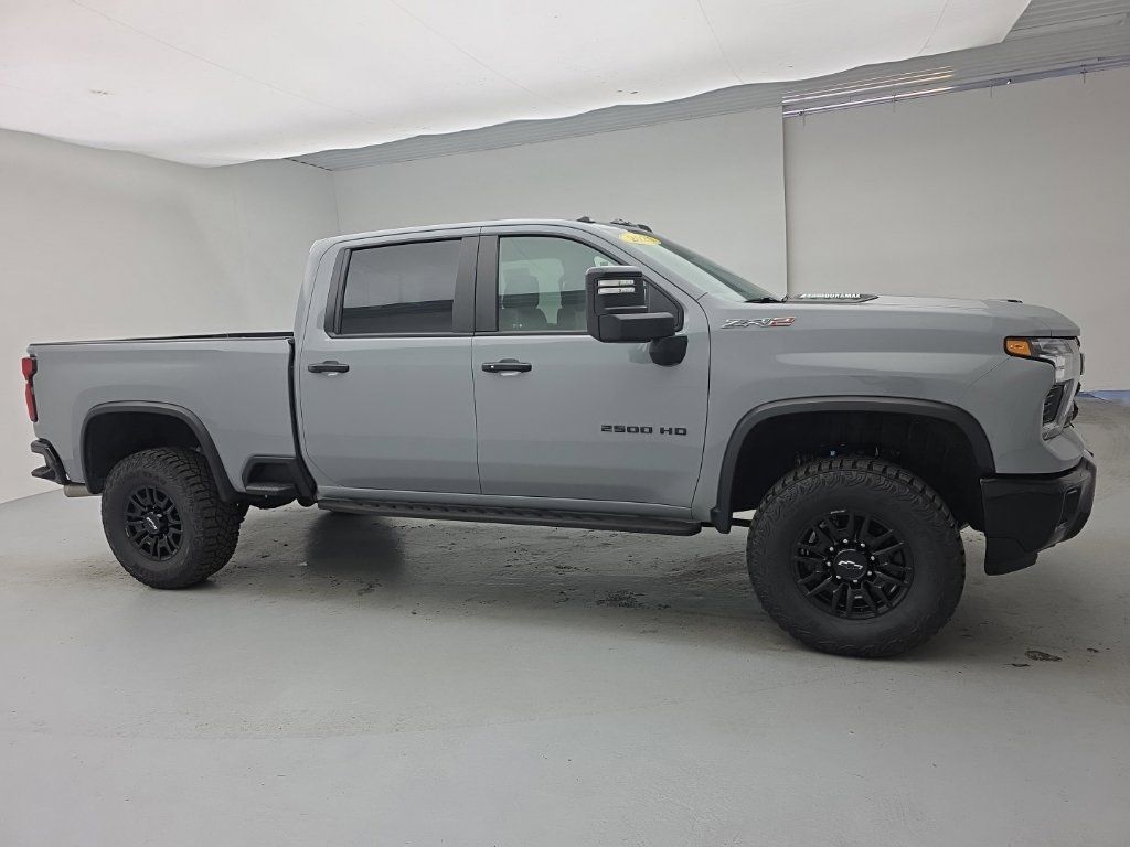 Used 2024 Chevrolet Silverado 2500 ZR2 w/ Technology Package AWD/4WD image 14