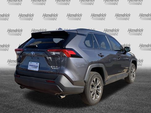 Used 2022 Toyota RAV4 XLE Premium image 10