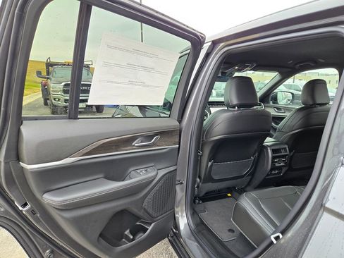 New 2025 Jeep Grand Cherokee Limited image 26