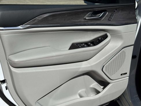 Used 2023 Jeep Grand Cherokee L Overland w/ Advanced Protech Group III image 18