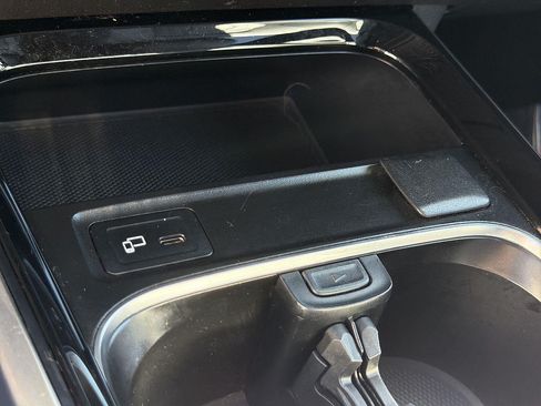 Used 2021 Mercedes-Benz GLB 250 4MATIC w/ Premium Package image 37