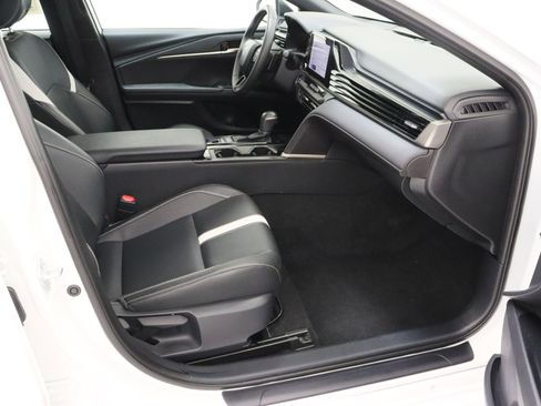 Used 2025 Toyota Camry SE FWD image 36