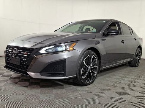 Used 2023 Nissan Altima 2.5 SR w/ SR Premium Package AWD/4WD image 6