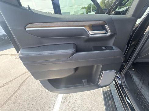 Used 2025 Chevrolet Silverado 1500 High Country AWD/4WD image 12