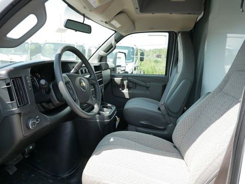 New 2025 Chevrolet Express 4500 Extended RWD image 5