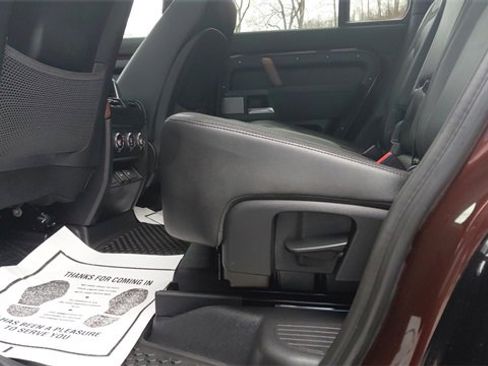 Used 2023 Land Rover Defender 130 X-Dynamic SE image 22