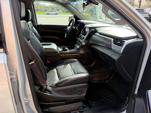 Used 2017 Chevrolet Suburban LT image 9