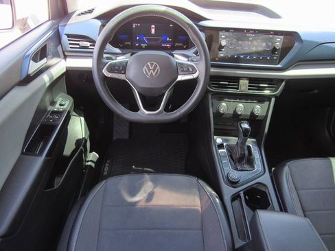 Used 2022 Volkswagen Taos SE image 12