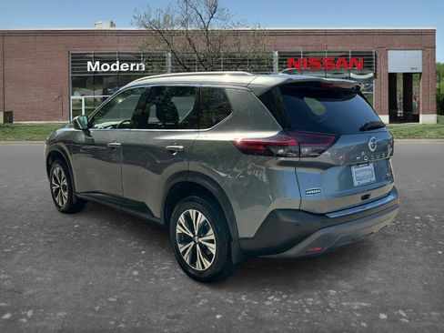 Used 2021 Nissan Rogue SV w/ Premium Package FWD image 2