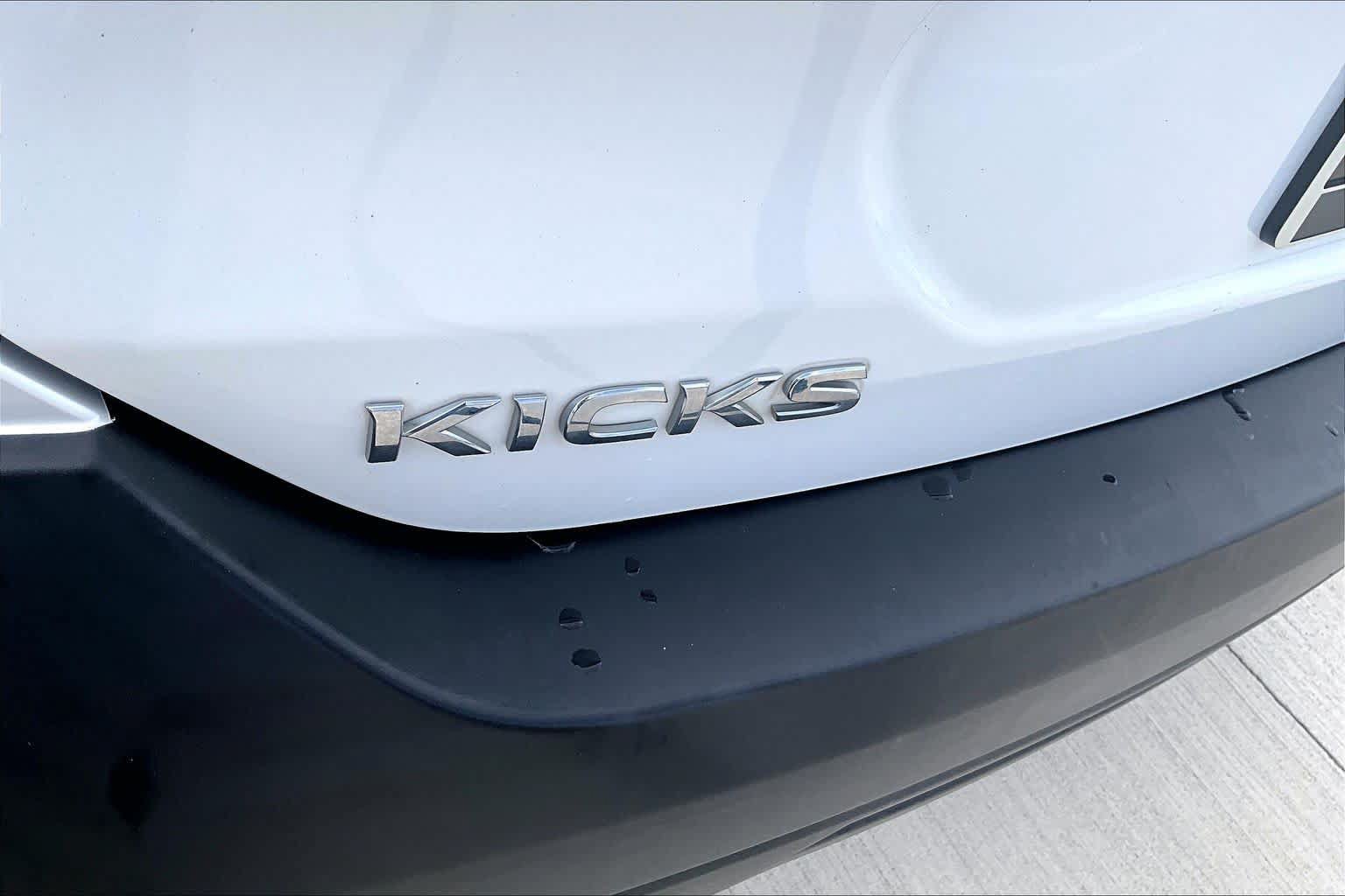Used 2019 Nissan Kicks SV FWD image 29