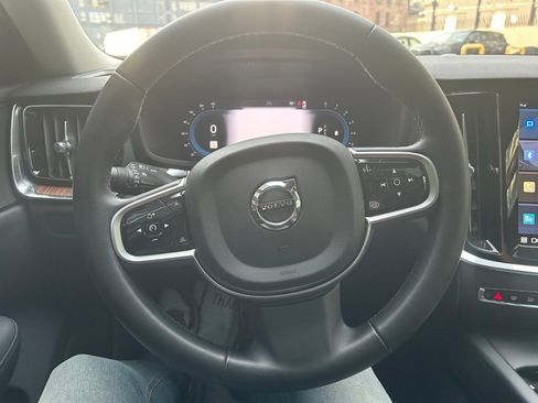 Certified 2025 Volvo V60 B5 Cross Country Plus image 23