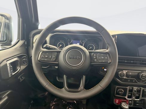Used 2025 Jeep Wrangler Unlimited Sport image 12