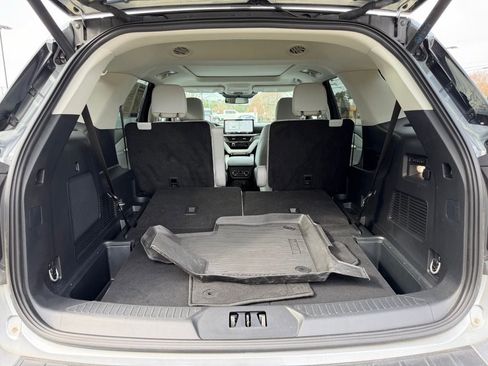 Certified 2025 Ford Explorer Platinum w/ Ultimate Package image 20