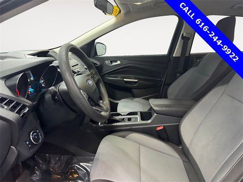 Used 2018 Ford Escape SE image 5