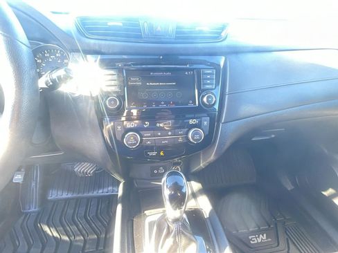 Used 2019 Nissan Rogue SV image 12