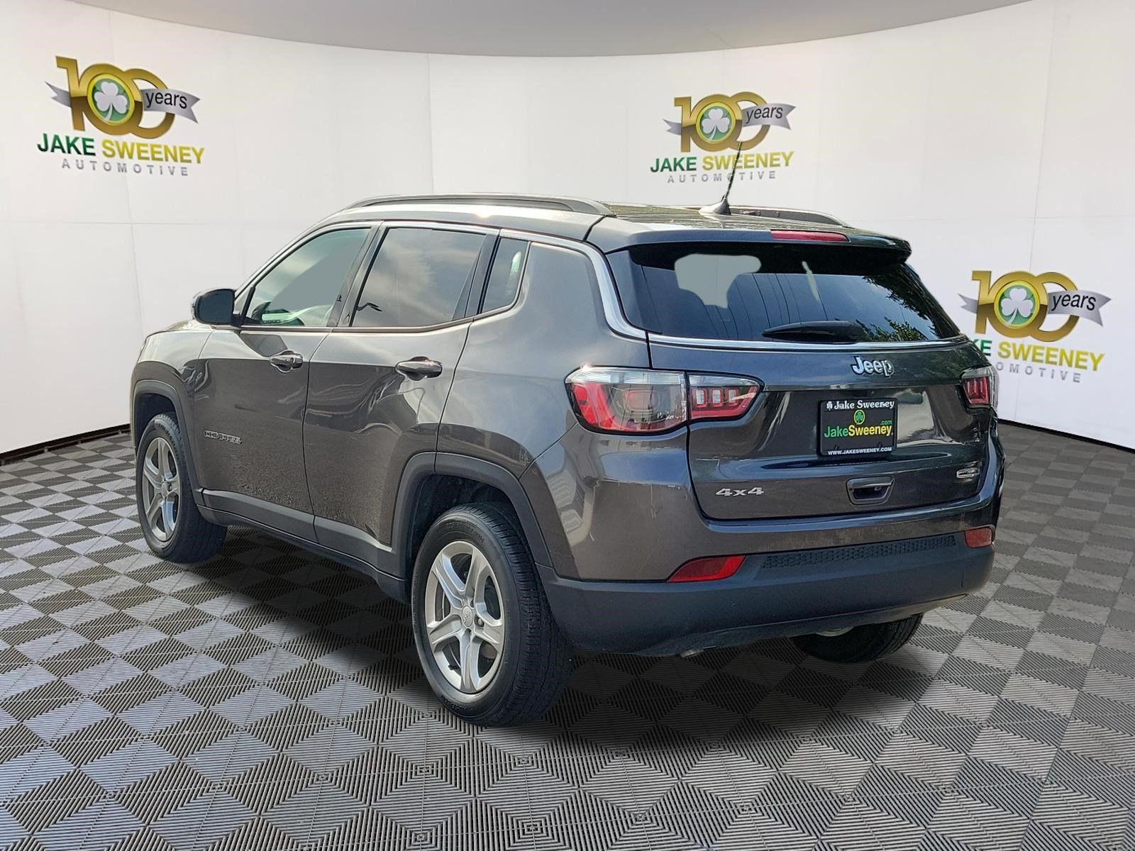 Used 2024 Jeep Compass Latitude AWD/4WD image 4