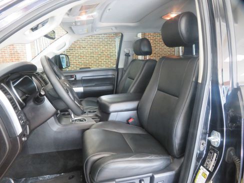 Used 2018 Toyota Sequoia TRD Sport AWD/4WD image 15
