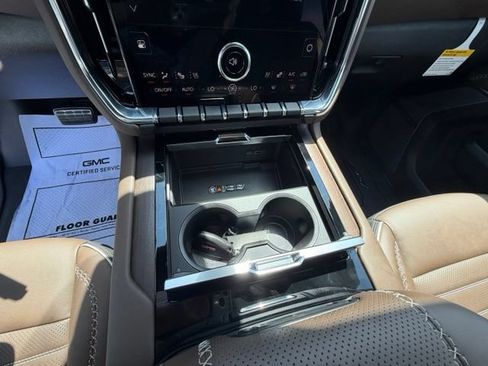 New 2026 GMC Yukon Denali Ultimate w/ LPO, Floor Liner Package AWD/4WD image 12
