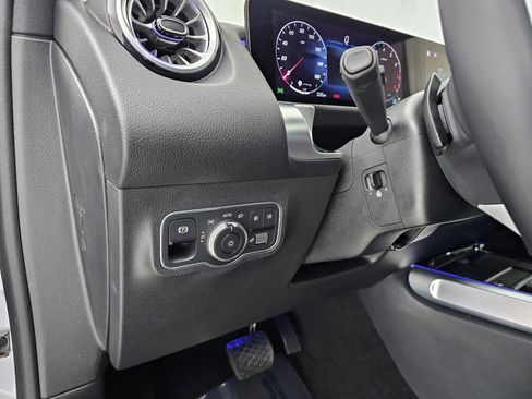 Certified 2025 Mercedes-Benz GLB 250 4MATIC image 8