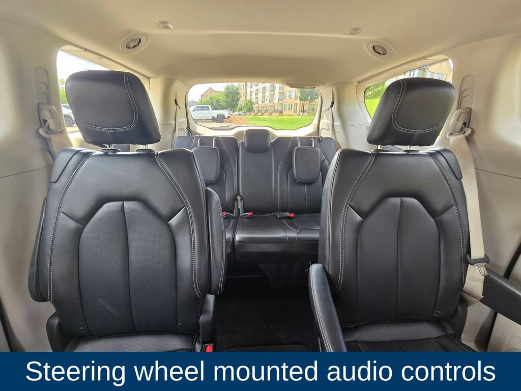 Used 2023 Chrysler Pacifica Touring-L FWD image 13