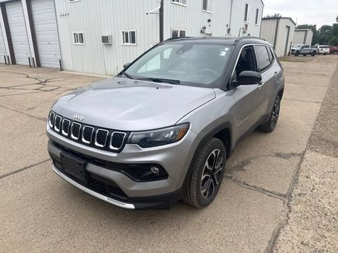 Used 2023 Jeep Compass Limited AWD/4WD image 5