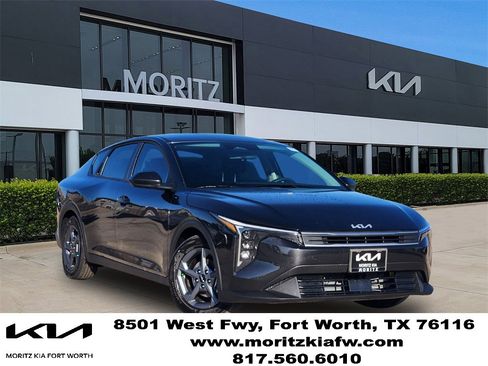 New 2025 Kia K4 LXS image 1