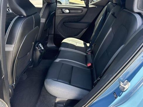 Used 2023 Volvo XC40 Recharge Core AWD/4WD image 10