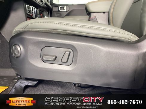 New 2026 Jeep Gladiator Mojave image 14