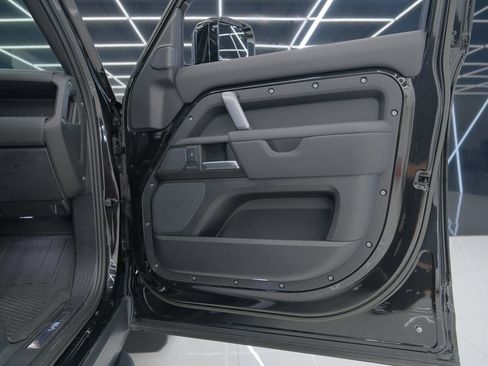 Used 2023 Land Rover Defender 110 V8 image 55