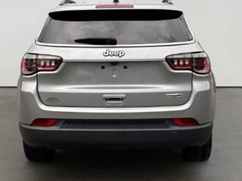 Used 2022 Jeep Compass Latitude FWD image 4