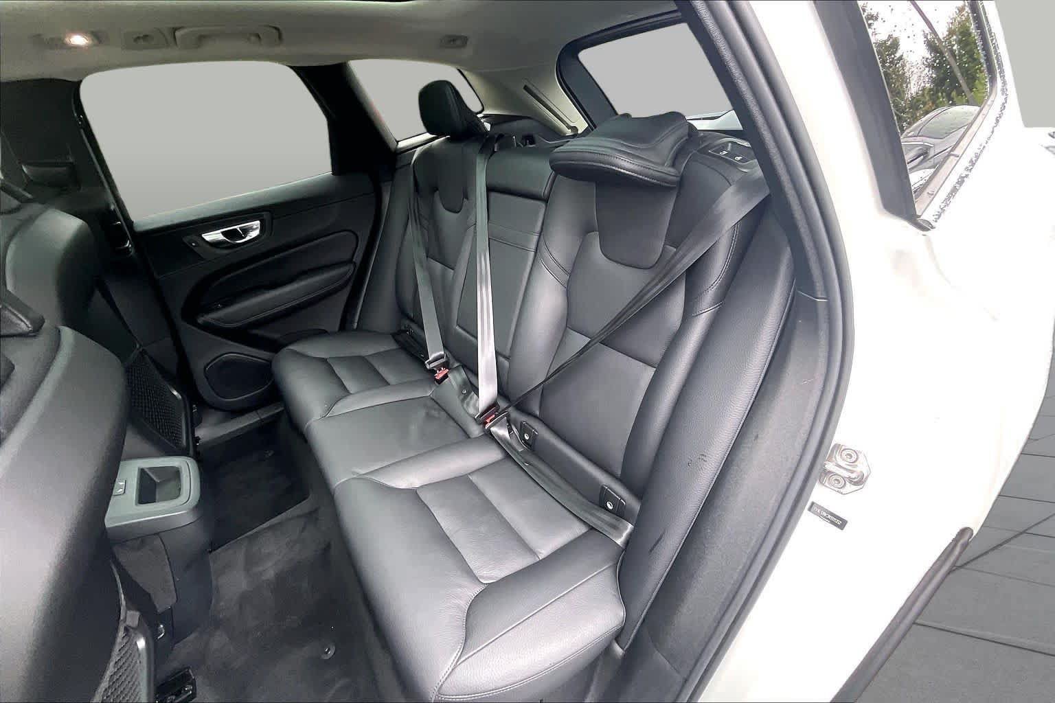 Used 2022 Volvo XC60 B5 Momentum w/ Climate Package AWD/4WD image 21