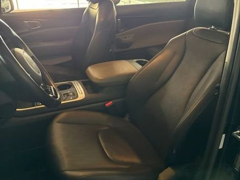 Certified 2025 Kia Carnival FWD image 5