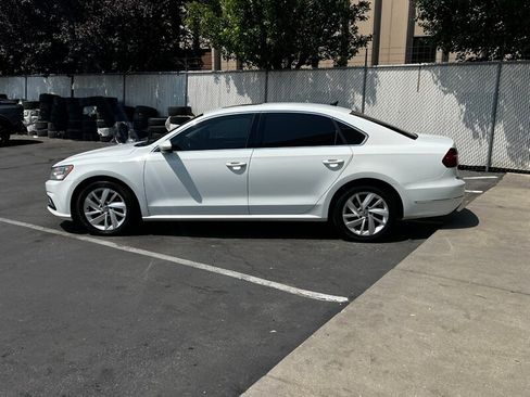 Used 2018 Volkswagen Passat 2.0T SE FWD image 4