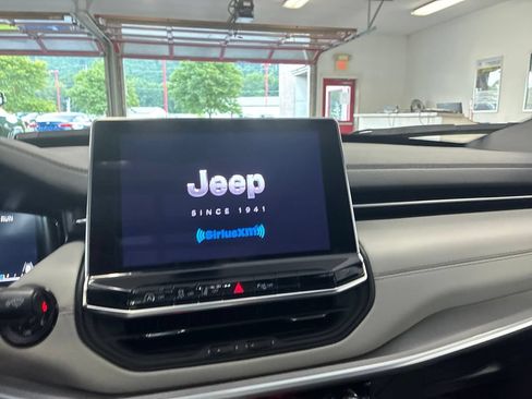 Certified 2025 Jeep Compass Limited w/ Elite Group AWD/4WD image 41