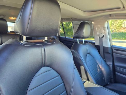 Used 2023 Toyota Highlander XLE image 13