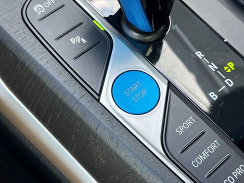 Used 2023 BMW i4 eDrive40 w/ M Sport Package image 23