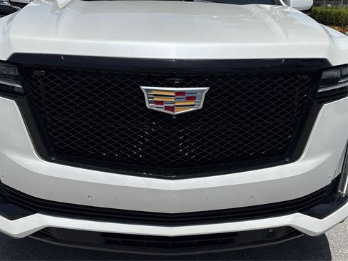 Certified 2022 Cadillac Escalade Premium Luxury w/ Performance Package AWD/4WD image 16