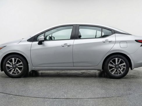 Used 2025 Nissan Versa SV FWD image 5
