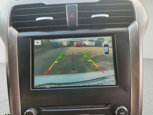 Used 2017 Ford Fusion SE w/ Fusion SE Technology Package FWD image 13