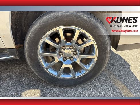 Used 2017 GMC Yukon XL Denali w/ Open Road Package image 16